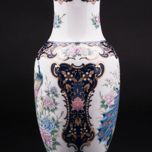 Ваза с павлинами, Япония