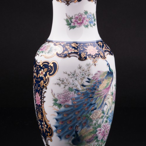 Ваза с павлинами, Япония