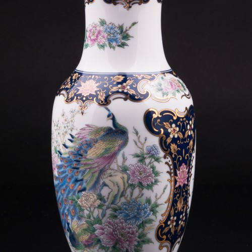 Ваза с павлинами, Япония