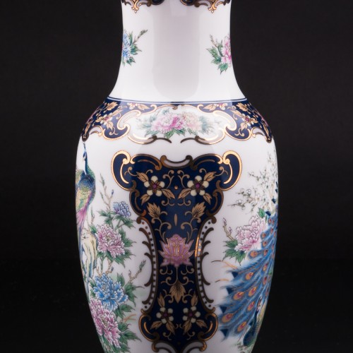 Ваза с павлинами, Япония