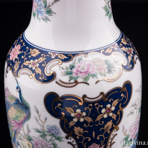 Ваза с павлинами, Япония