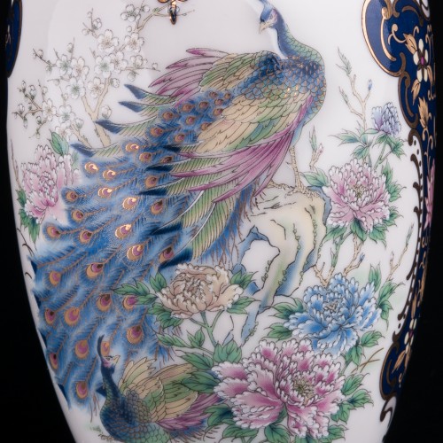 Ваза с павлинами, Япония