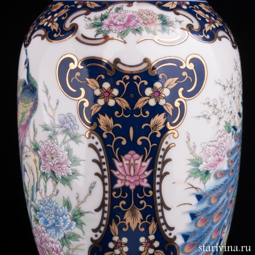 Ваза с павлинами, Япония