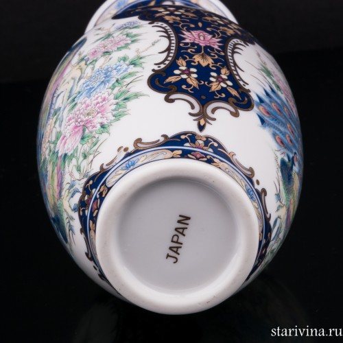 Ваза с павлинами, Япония