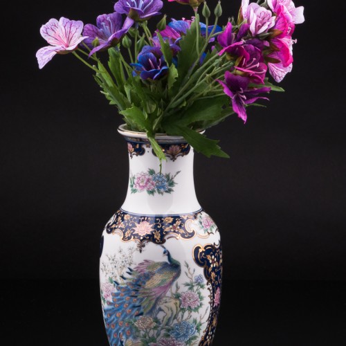 Ваза с павлинами, Япония