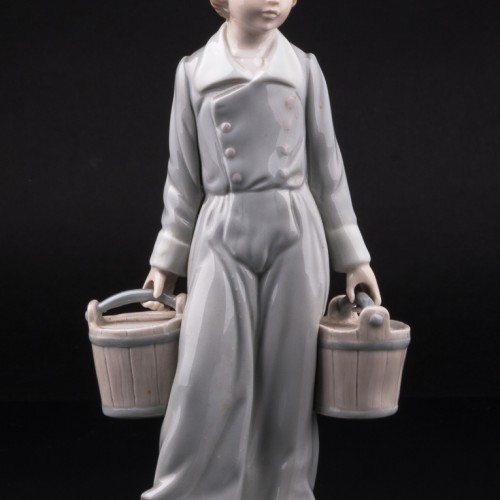Мальчик с ведрами, Lladro, Испания