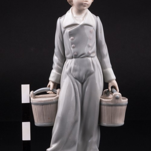 Мальчик с ведрами, Lladro, Испания