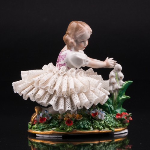 Девочка с ландышем, кружевная, Sitzendorf, Германия