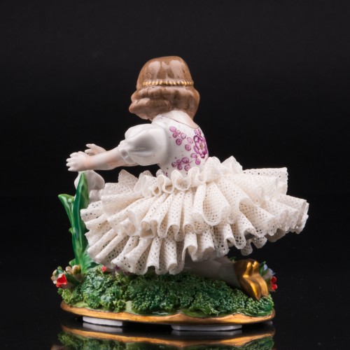 Девочка с ландышем, кружевная, Sitzendorf, Германия