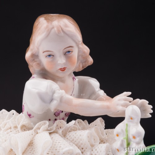 Девочка с ландышем, кружевная, Sitzendorf, Германия