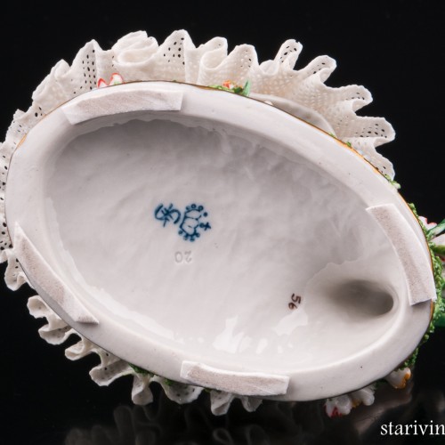 Девочка с ландышем, кружевная, Sitzendorf, Германия