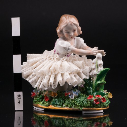 Девочка с ландышем, кружевная, Sitzendorf, Германия
