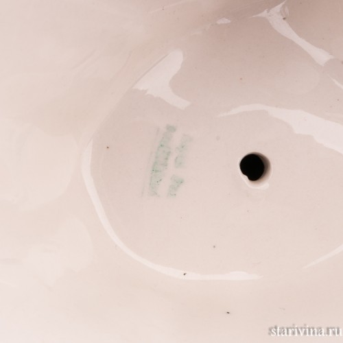 Сидящая девушка с букетом цветов, Royal Dux, Чехия, нач. 20 в