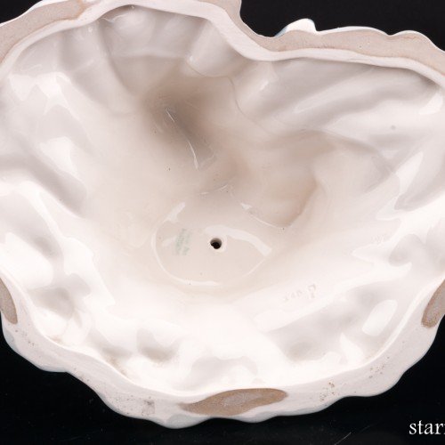 Сидящая девушка с букетом цветов, Royal Dux, Чехия, нач. 20 в