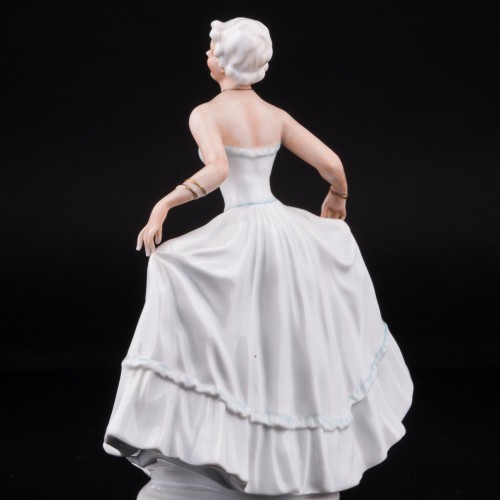 Девушка в длинном платье, Unterweissbach, Германия, пер. пол. 20 в