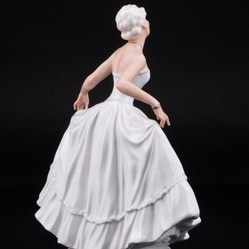 Девушка в длинном платье, Unterweissbach, Германия, пер. пол. 20 в