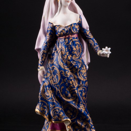 Дама в готическом платье с цветком, Volkstedt, Германия, до 1935 г