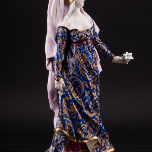 Дама в готическом платье с цветком, Volkstedt, Германия, до 1935 г