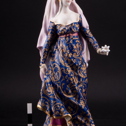 Дама в готическом платье с цветком, Volkstedt, Германия, до 1935 г