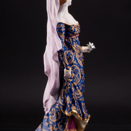 Дама в готическом платье с цветком, Volkstedt, Германия, до 1935 г