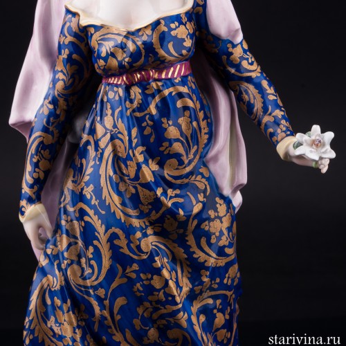 Дама в готическом платье с цветком, Volkstedt, Германия, до 1935 г