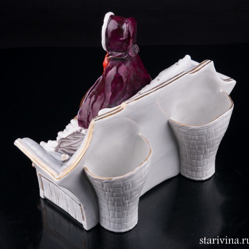 Девушка в манто на диване, Дрезден, Германия, нач. 20 в