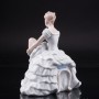 Девушка, завязывающая балетную туфельку, Wallendorf, Германия
