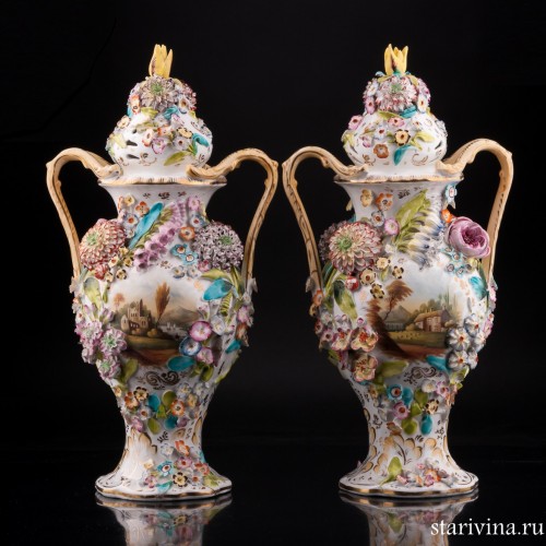 Две вазы с цветочным орнаментом и крышками, Coalport, Великобритания, нач. 20 в