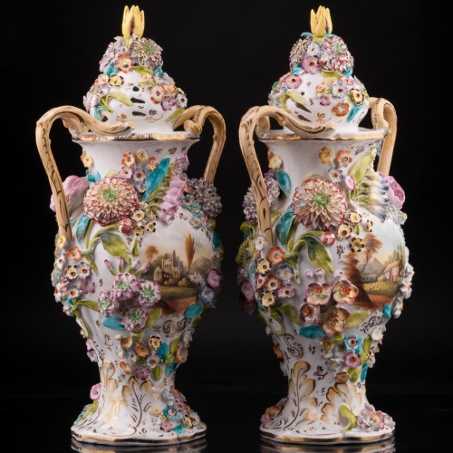 Две вазы с цветочным орнаментом и крышками, Coalport, Великобритания, нач. 20 в