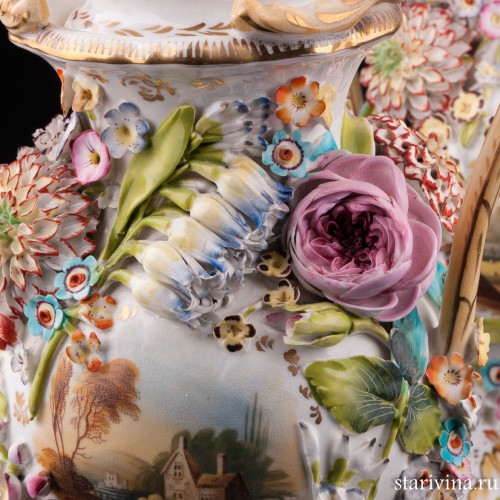 Две вазы с цветочным орнаментом и крышками, Coalport, Великобритания, нач. 20 в