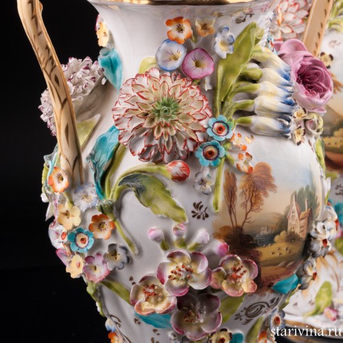 Две вазы с цветочным орнаментом и крышками, Coalport, Великобритания, нач. 20 в