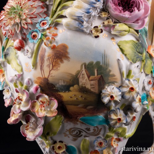 Две вазы с цветочным орнаментом и крышками, Coalport, Великобритания, нач. 20 в