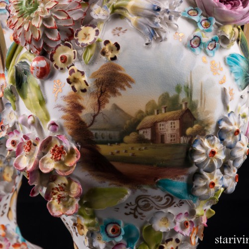 Две вазы с цветочным орнаментом и крышками, Coalport, Великобритания, нач. 20 в