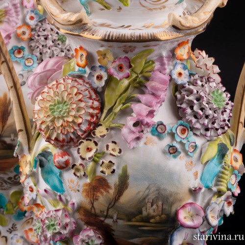 Две вазы с цветочным орнаментом и крышками, Coalport, Великобритания, нач. 20 в