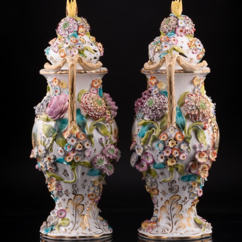 Две вазы с цветочным орнаментом и крышками, Coalport, Великобритания, нач. 20 в