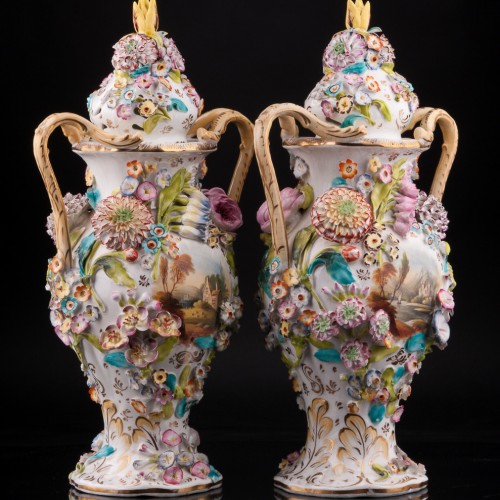 Две вазы с цветочным орнаментом и крышками, Coalport, Великобритания, нач. 20 в