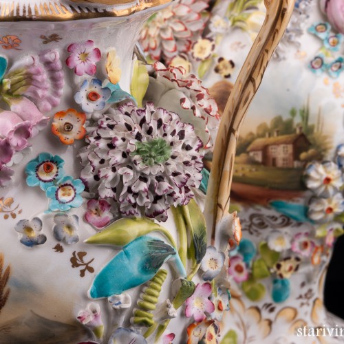 Две вазы с цветочным орнаментом и крышками, Coalport, Великобритания, нач. 20 в