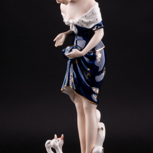 Девушка с утятами, Royal Dux, Чехия, нач. 20 в