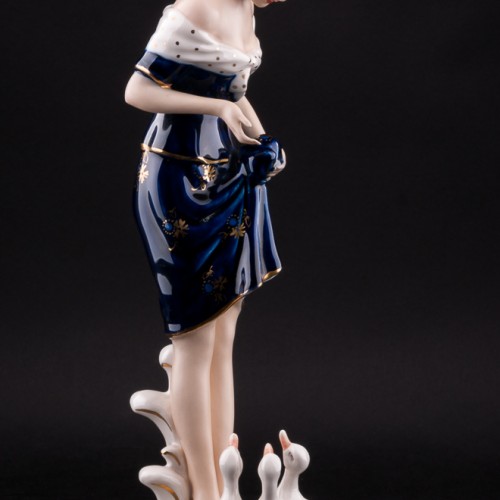 Девушка с утятами, Royal Dux, Чехия, нач. 20 в