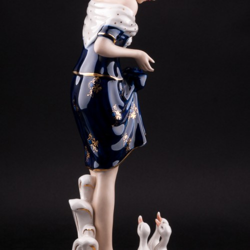 Девушка с утятами, Royal Dux, Чехия, нач. 20 в