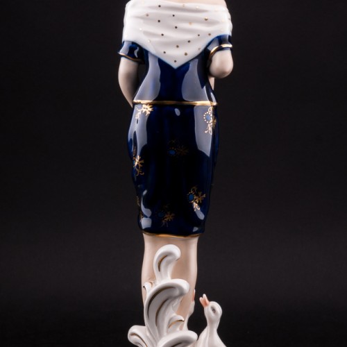 Девушка с утятами, Royal Dux, Чехия, нач. 20 в