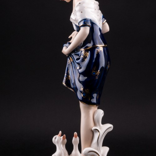 Девушка с утятами, Royal Dux, Чехия, нач. 20 в