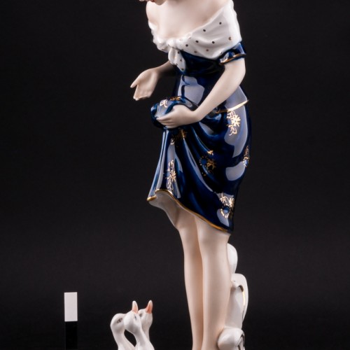 Девушка с утятами, Royal Dux, Чехия, нач. 20 в