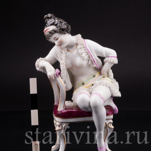 Анткварная статуэтка Обнаженная девушка на стуле, Volkstedt, Германия, до 1935 гг.