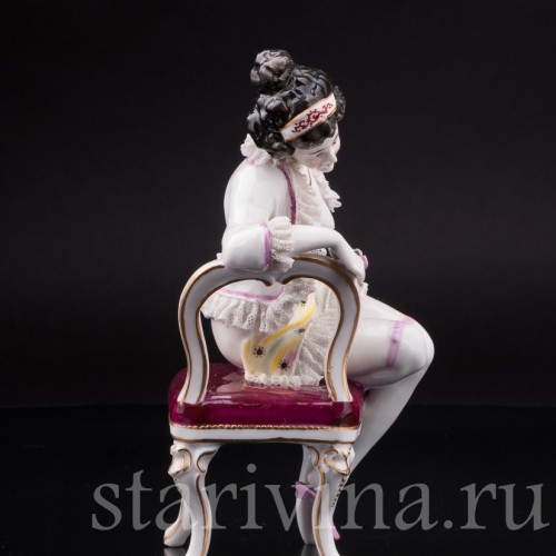 Анткварная статуэтка Обнаженная девушка на стуле, Volkstedt, Германия, до 1935 гг.