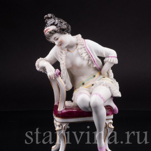 Анткварная статуэтка Обнаженная девушка на стуле, Volkstedt, Германия, до 1935 гг.