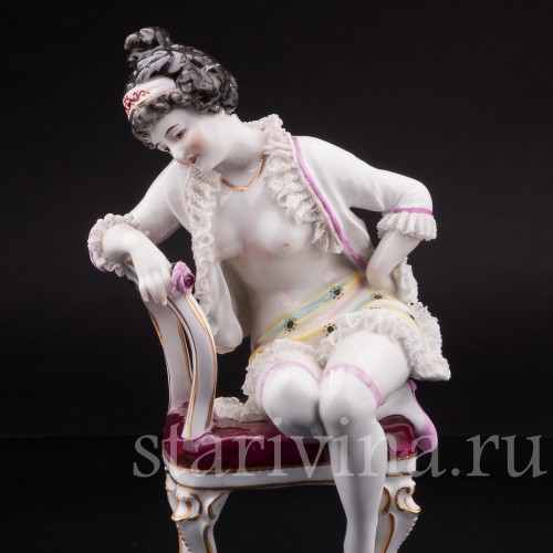 Анткварная статуэтка Обнаженная девушка на стуле, Volkstedt, Германия, до 1935 гг.