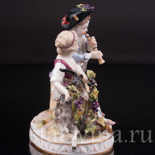 Фигурка из фарфора Аллегория осени, дети с козликом, Volkstedt, Германия, кон. 19 в.