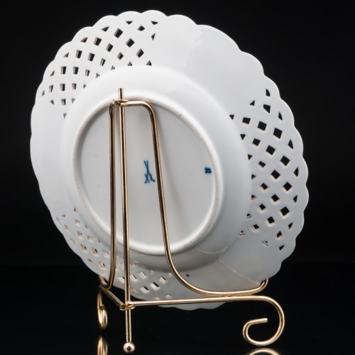 Подставка под тарелки (продается только с тарелками)