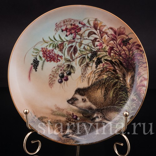 Декоративная тарелка Семейство ежей на осенней прогулке из фарфора, Lilien Porzellan, Австрия, 1990 г.